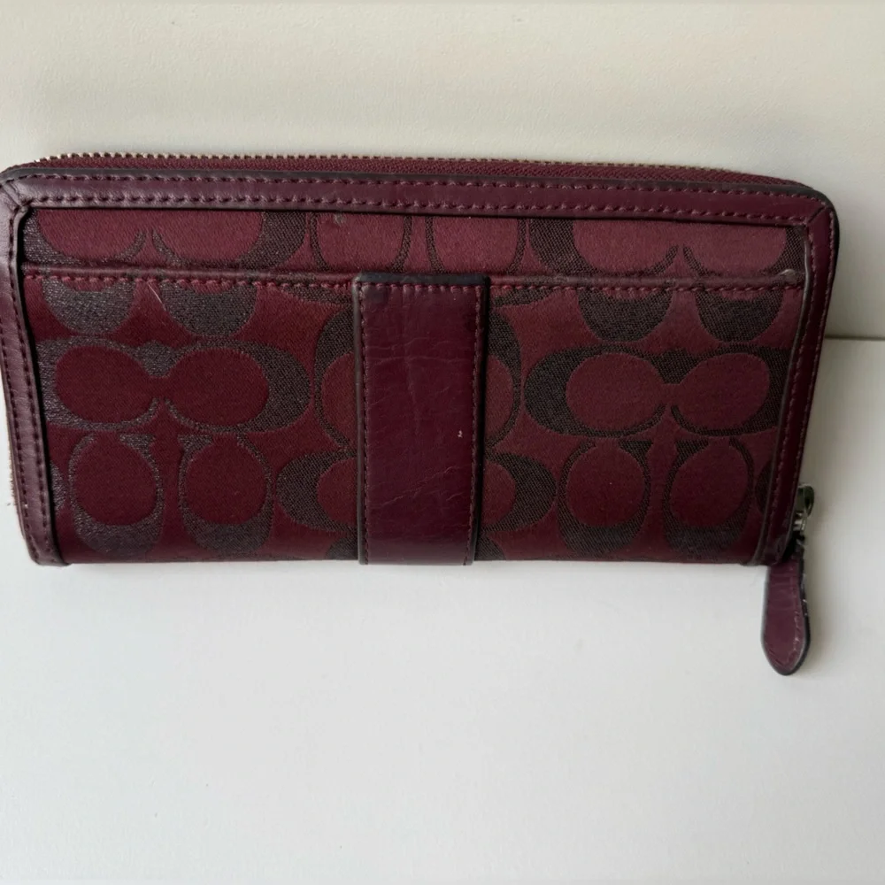 Coach Signature Jacquard Buckle Wallett​ - Picture 2 of 9